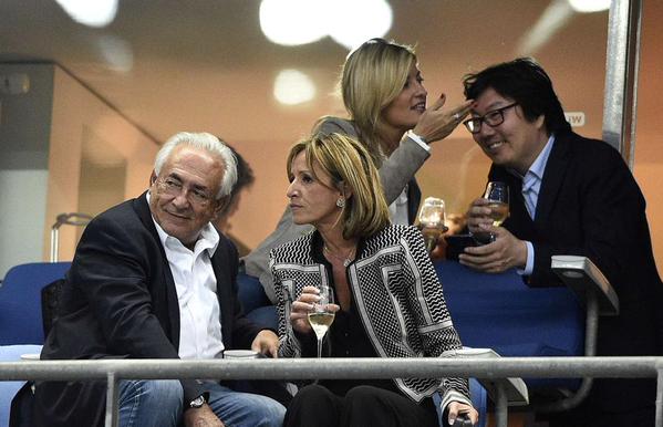Jean-Vincent #Placé et #DSK passent visiblement un bon moment au Stade de France. #PSG-#Auxerre. (photo AFP) 
